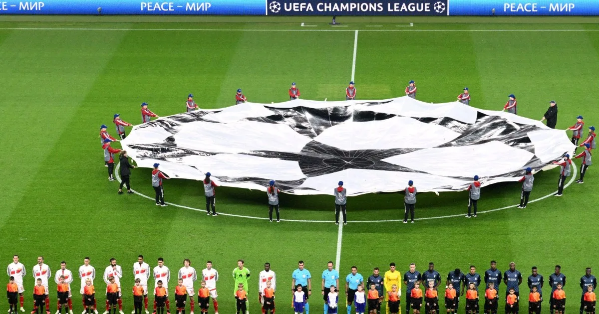 欧冠联赛足球比赛现场